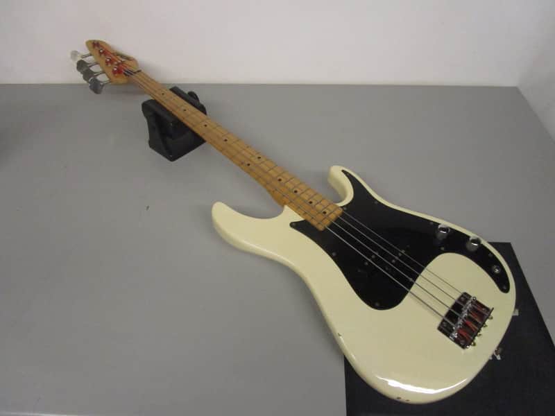 Peavey Fury Bass 1993 White image 1