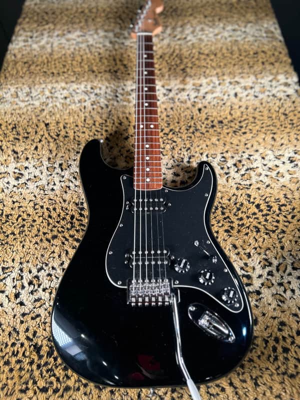 Fender Stratocaster Standard HH MIM 2016 - Black image 1