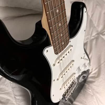 Squier Stratocaster 2019 - Black gloss image 9