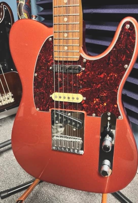 Telecaster Nashville タイプ Fender Player Plus Nashville Telecaster in Aged Candy Apple Red