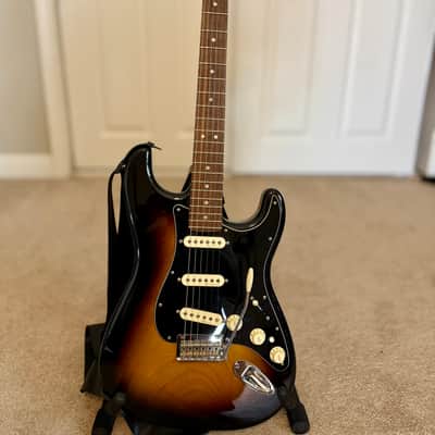 Fender Deluxe Stratocaster with Rosewood Fretboard Sunburst