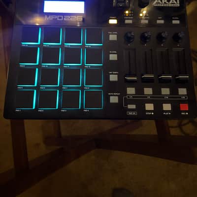 Akai MPD226 2015 - Present - Black image 4