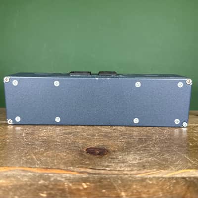 Walrus Audio Phoenix 120V Clean Power Supply 2015 - Present - Cobalt / Light Blue Bird image 3