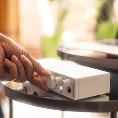 Arturia MiniFuse 2 Plug-and-Play Recording Starter Pack with Microphone, Headphone, and Premium Software Bundle (White) image 4