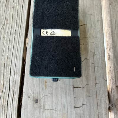 Boss TR-2 Tremolo (Silver Label) 1997 - Present - Green electric guitar tremolo pedal image 6