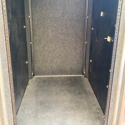 Custom 20 Space shock mount case on wheels - Black image 4