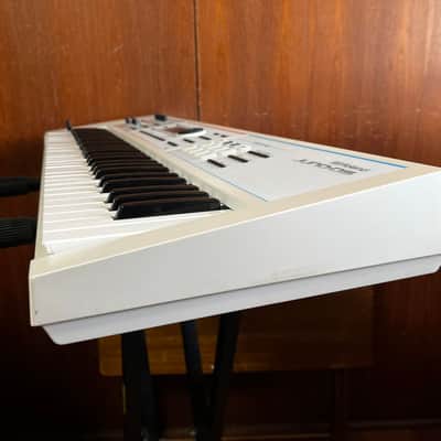 Roland JUNO-DS 61 61-key Synthesizer Special Edition White w/ gig bag juno-ds61w image 6