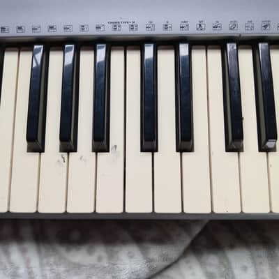 Yamaha YPT-300 61 Key Electronic Portable Keyboard image 8