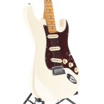 Fender Certified Pre-Owned American Professional II Stratocaster, Maple Fingerboard, Olympic White (F7) (07944) image 3