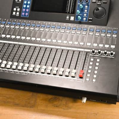 Yamaha LS9-32 32-Input Digital Mixing Console CG01Y2A image 3