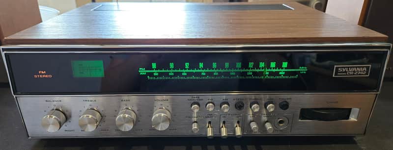 Great conditions Sylvania CR-2742 Vintage AM / FM Stereo Receiver 1970's image 1
