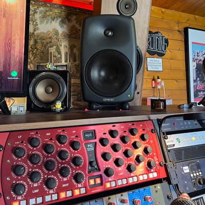 Genelec 8250A 8" Monitor (Pair) image 3