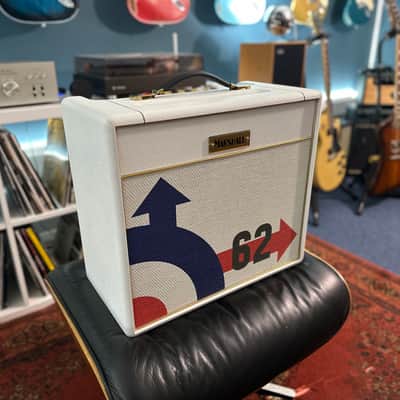 Marshall Studio Vintage SV20C "MK II" 20-Watt 1x10" Guitar Combo 2022 - White with Target Grille image 4