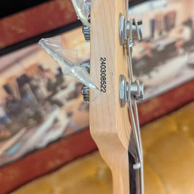 Lakland Skyline Series 44-02 Deluxe 2024 - Three Tone Sunburst image 9