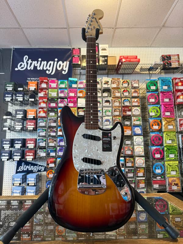 Fender American Performer Mustang with Rosewood Fretboard 2018 - Present - 3-Tone Sunburst
