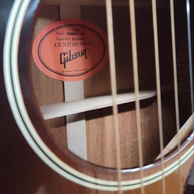 Gibson Custom Shop Historic 1942 Banner J-45 2021  - Vintage Sunburst image 3