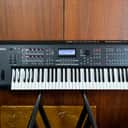 Yamaha MOX6 61-Key Semi-Weighted Music Production Synthesizer Workstation w/ gig bag power supply