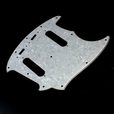 Replacment Pickguard For Mustang Classic Series style ,4Ply White Pearloid Bild 3