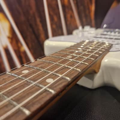Ibanez ICHI00-VWH Signature Guitar 6-Str Ichika Nito Vintage White image 5