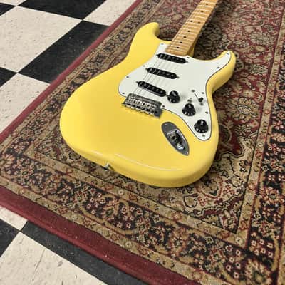 Fender Player Stratocaster with Maple Fretboard 2018 - 2024 - Buttercream image 3