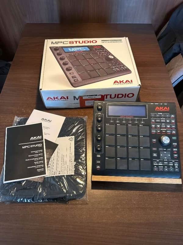 Akai MPC Studio Music Production Controller V1 image 1