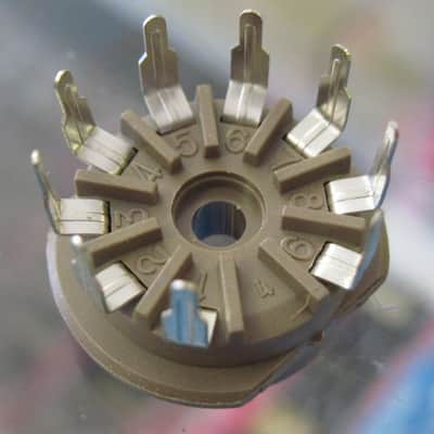 Fender Tube Sockets 9-pin PC Mount pack of 2 0029167049 image 3