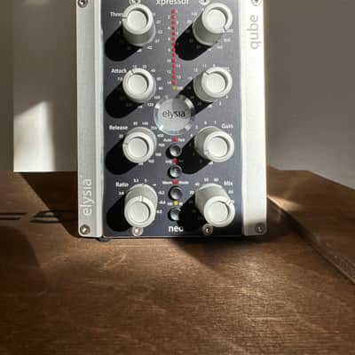 Elysia xpressor qube 500 Series Discrete Class-A Stereo Compressor in Powered Enclosure 2020 - 2021 - Blue image 1