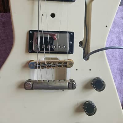 Gibson Explorer 1982 antique white image 10