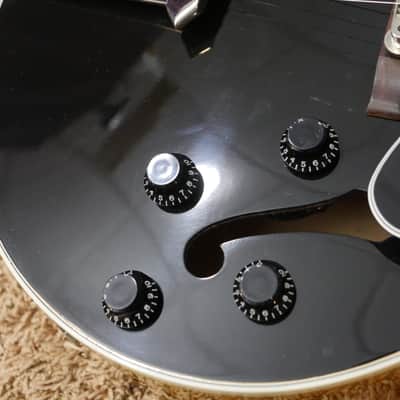 Video! 2001 "Just Shoot Me" Gibson ES-175 Black Top Sunburst Back/Sides | Burnt on TV image 10