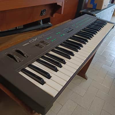 Yamaha DX27