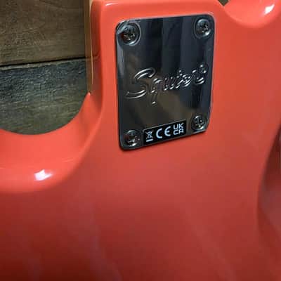 Squier Classic Vibe 60's Jazz Bass - Tahitian Coral image 12