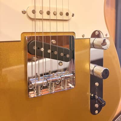 Squier Paranormal Custom Nashville Stratocaster with Laurel Fretboard 2023 - Present - Aztec Gold image 2