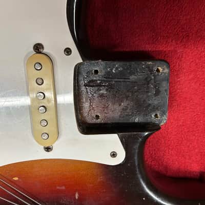 Fender Stratocaster with tremolo, left handed 1959 - 3-color sunburst image 11