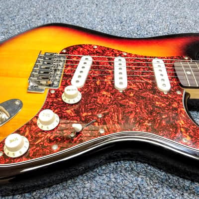Fender Squier Stratocaster MIC 3 Tone Burst With Bag image 4