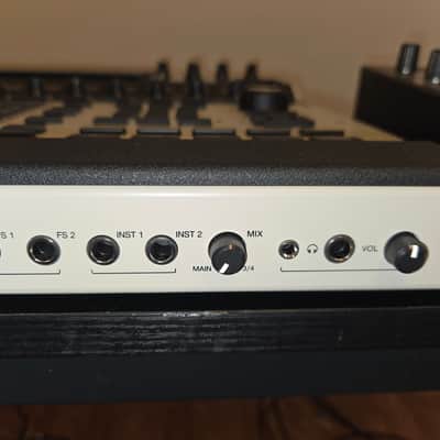 Akai MPC XL Standalone Music Production Center 2026 - Present - Grey image 2