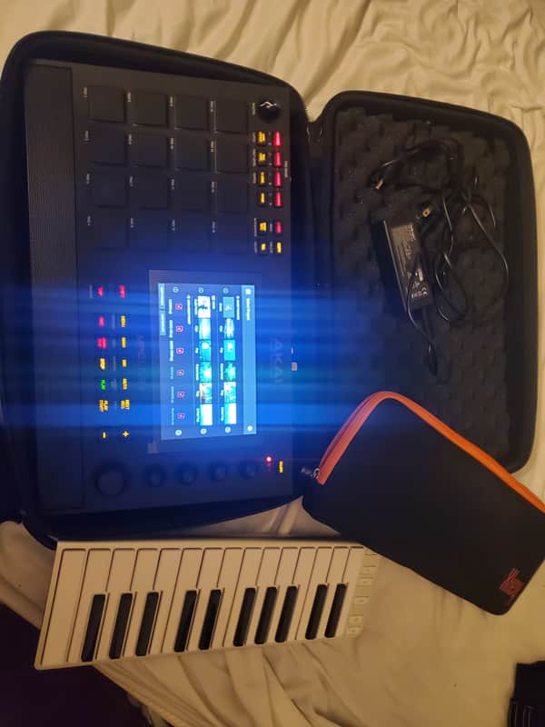 Akai MPC Live II Standalone Sampler / Sequencer