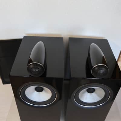 Bowers & Wilkins 705 S2 Gloss Black Bookshelf Speaker Pair image 3