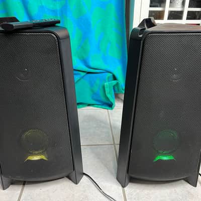 "Two" Samsung MX-T40 300W Sound Tower Wireless Bluetooth Speakers, with remote. image 3