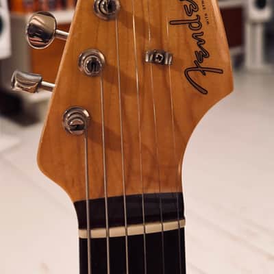 Fender Stratocaster 2010 - White image 3