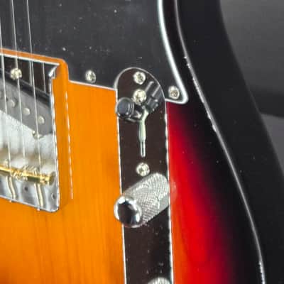 Fender 0114960300 American Professional Classic Telecaster®, Rosewood Fingerboard, 3-Color Sunburst image 4