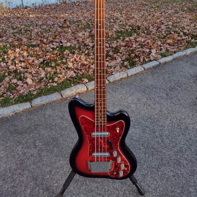 Silvertone Hornet Bass 1966 Red Burst image 5