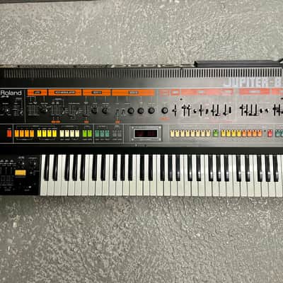 Roland Jupiter-8 12 bits and Midi