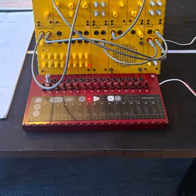 Teenage Engineering 400 Modular & Pocket Operator 16 Modular Sequencer/KB image 2