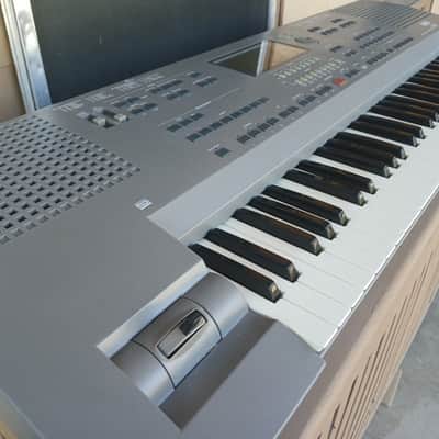 Korg iS 40 Keyboard Arranger Workstation/Digital Synth Gray 1996-2000