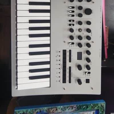 Korg Minilogue 4-Voice Polyphonic Analog Synthesizer 2016 - Present - Silver