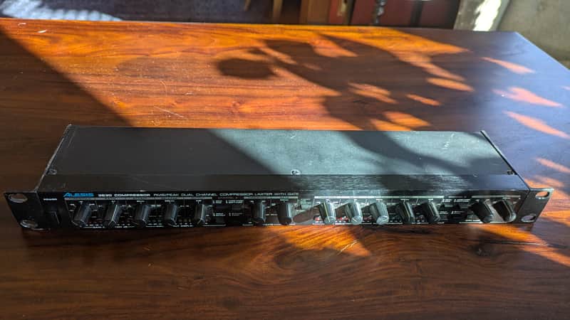 Alesis 3630 Dual-Channel Compressor / Limiter with Gate | Reverb