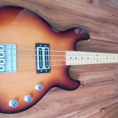 Peavey T-45 Bass Natural w case. Awesome Player w Superb Tone! T-40 body w Single Pickup image 4