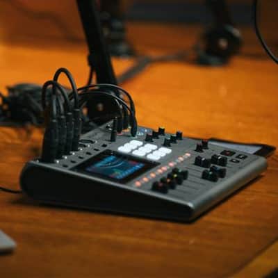 Zoom PodTrak P8 Podcasting Mixer and Recorder image 9
