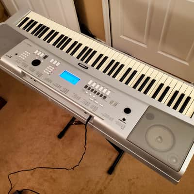 MUST SEE!!! YAMAHA DGX 220 SEMI-WEIGHTED 76-KEY DIGITAL PIANO IN AMAZING CONDITION! image 16