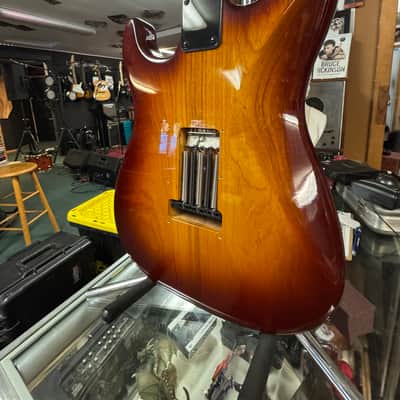 Custom Strat copy 2000’s - Cherry sunburst image 9